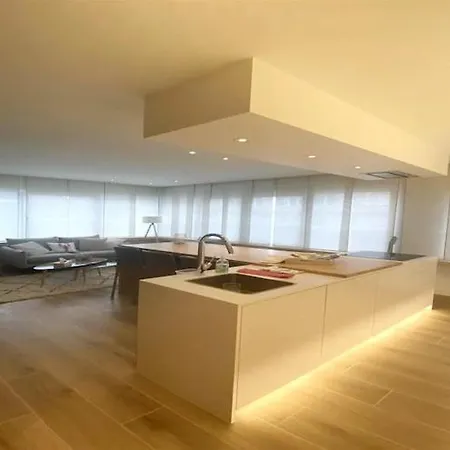 3-bedroom In Apartment *